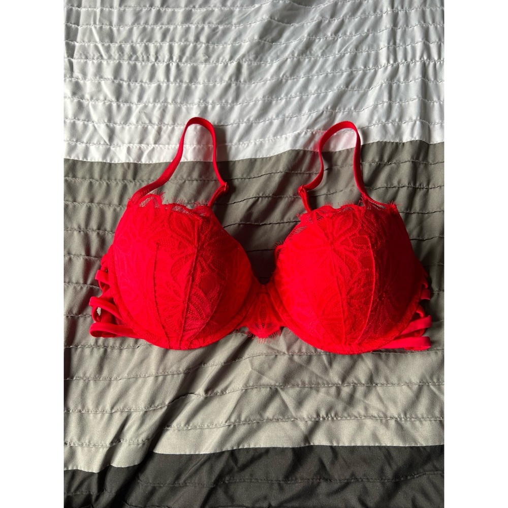 Victoria’s Secret Pink Date Push-Up Bra